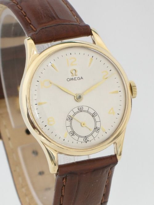 fig 2. EXCEPTIONAL SOLID 9ct GOLD OMEGA CALIBRE 30T2 15 JEWEL MENS WATCH C1947-48