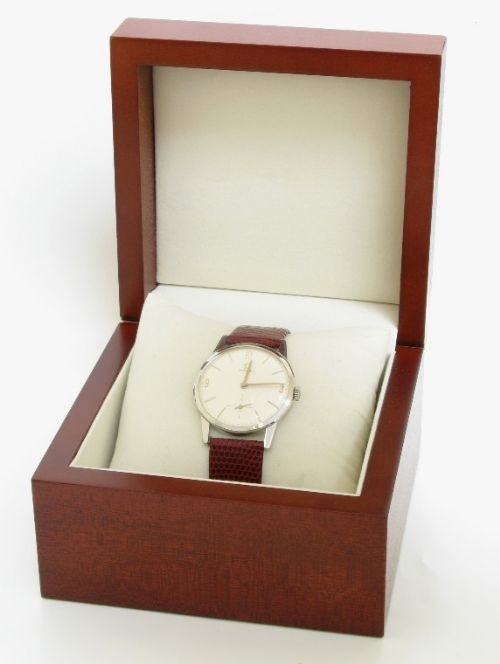 fig 4. IMMACULATE SOLID STAINLESS STEEL OMEGA CALIBRE 269 MENS WATCH.