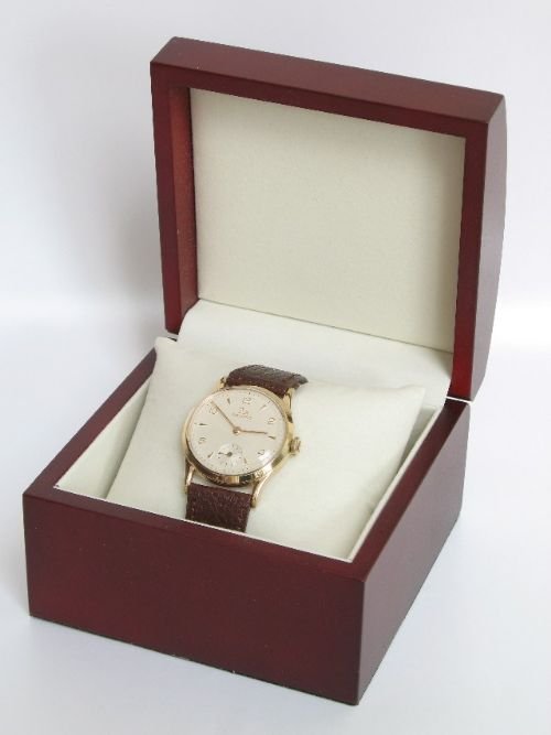 fig 4. SUPERB SOLID 9ct GOLD LONGINES RECORD VINTAGE MENS WATCH C1960 WITH BOX PAPERS