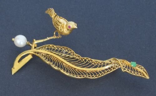 Exquisite and Unique 14ct Gold Edwardian Brooch of a Bird on a Leaf C1910