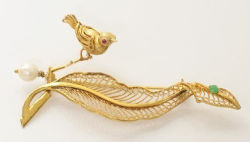 fig 2. EXQUISITE AND UNIQUE 14CT GOLD EDWARDIAN BROOCH OF A BIRD ON A LEAF c1910