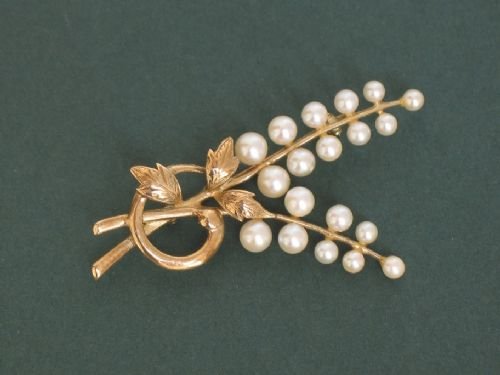 Exquisite 9ct Gold and Spray of Pearls Brooch