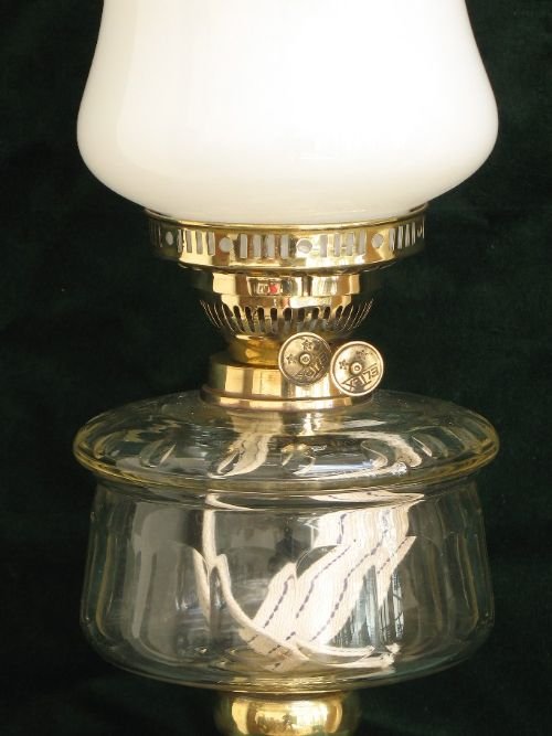 fig 2. BEAUTIFUL VICTORIAN SOLID BRASS OIL LAMP BY ELTEX AND VERITAS LAMP WORKS C1890