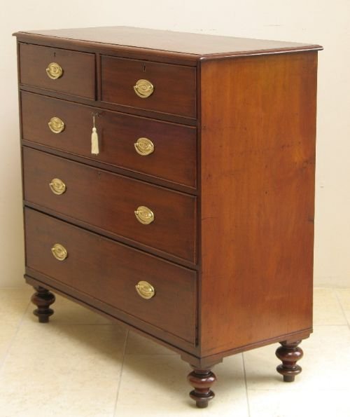 fig 1. BEAUTIFUL VICTORIAN SOLID MAHOGANY CHEST OF DRAWERS C1850