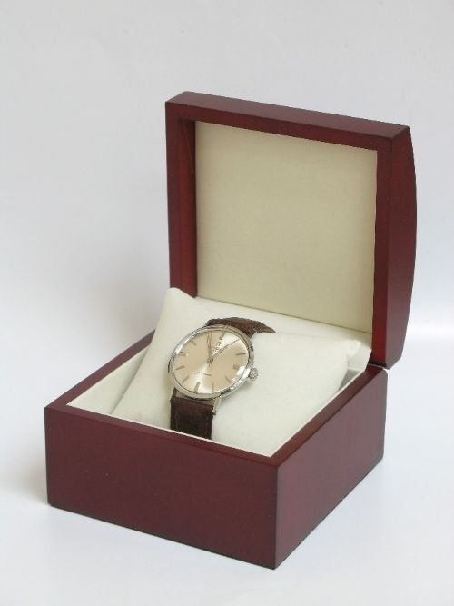 fig 4. SUPERB STAINLESS STEEL OMEGA SEAMASTER AUTOMATIC CAL 552 C1960