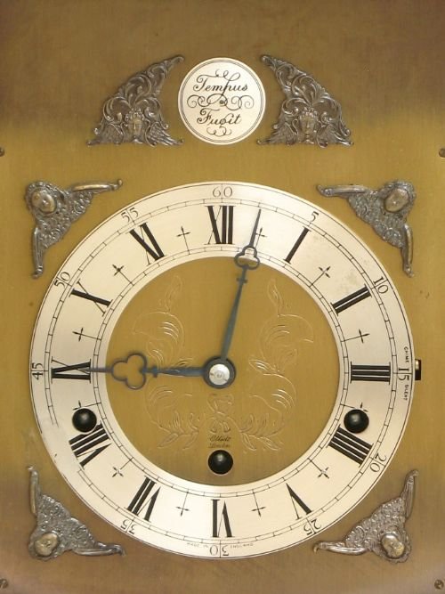 fig 2. BEAUTIFUL ENGLISH MAHOGANY BRACKET MANTLE CLOCK BY ELLIOTT, FULL WESTMINSTER AND WHITTINGTON CHIMES.