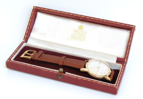 fig 4. MINT CONDITION SOLID 9ct GOLD GARRARD AUTOMATIC DATE MENS WATCH WITH BOX