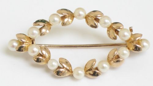 Beautiful Solid 9ct Gold and Cultured Pearl Ladies Brooch