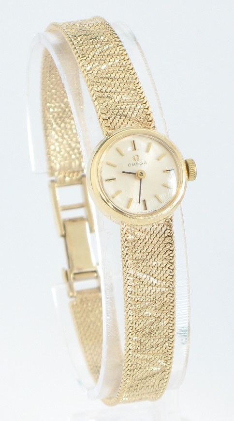 Exquisite Solid 9ct Gold Ladies Omega Cocktail Watch