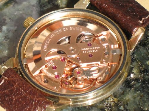 fig 3. SUPERB SOLID 9ct GOLD OMEGA SEAMASTER AUTO CAL 552 MENS WATCH WITH BOX C1960