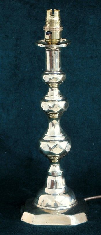 fig 2. BEAUTIFUL LARGE GENUINE VICTORIAN SOLID BRASS TABLE LAMP C1890