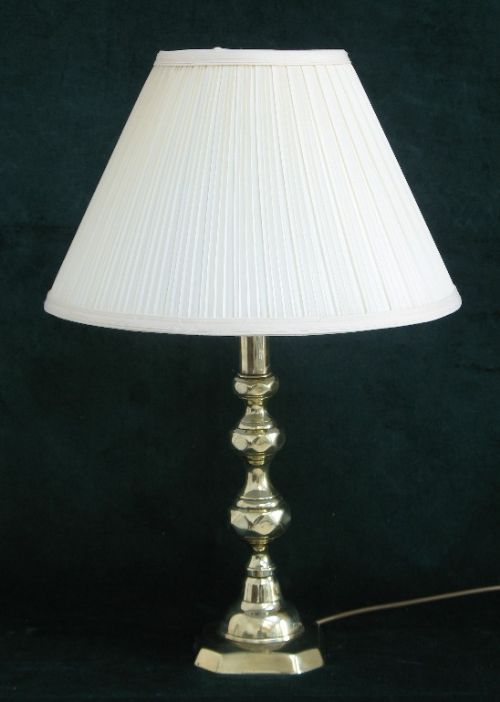 fig 3. BEAUTIFUL LARGE GENUINE VICTORIAN SOLID BRASS TABLE LAMP C1890