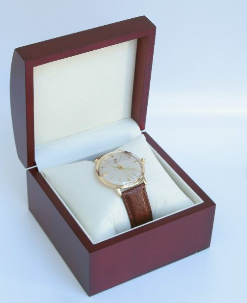 fig 4. STUNNING SOLID 9ct GOLD OMEGA CALIBRE 520 MENS WATCH C1958-59