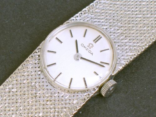 fig 2. EXQUISITE SOLID 9ct WHITE GOLD LADIES OMEGA COCKTAIL WATCH