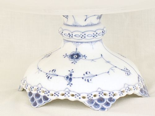 fig 1. RARE LARGE ROYAL COPENHAGEN BLUE FLUTED LACE COMPORT OR CENTRE PIECE C1880-1920