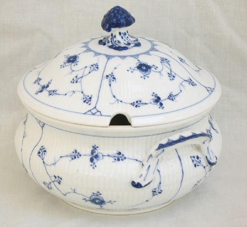 fig 1. SUPERB ROYAL COPENHAGEN BLUE FLUTED LACE TUREEN C1890-1920