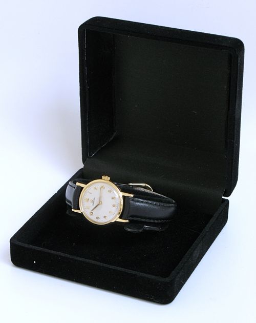 fig 4. EXQUISITE SOLID 18ct GOLD LADIES OMEGA COCKTAIL WATCH