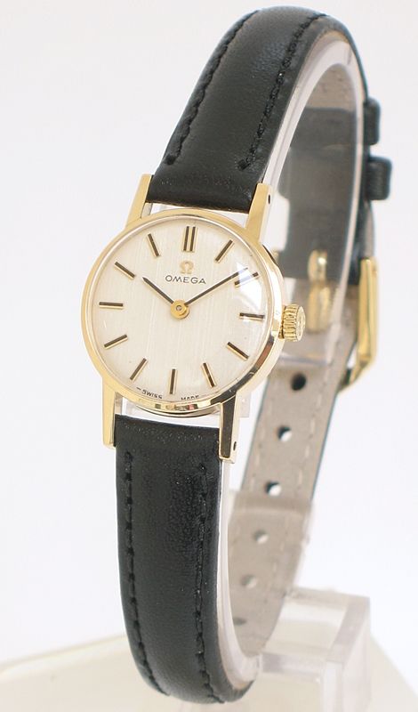 Exquisite Solid 9ct Gold Ladies Omega Cocktail Watch