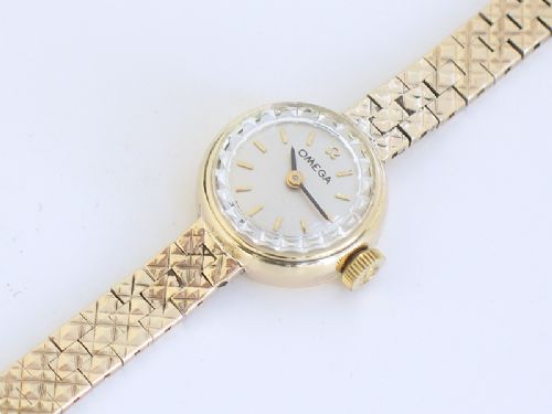 fig 2. EXQUISITE SOLID 9CT GOLD LADIES OMEGA COCKTAIL WATCH