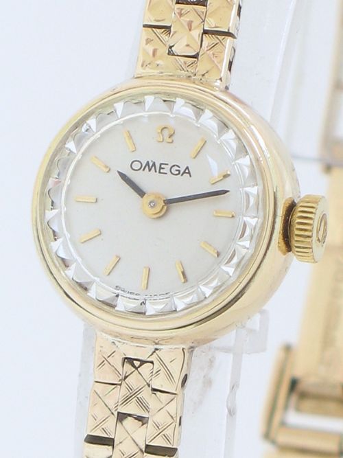 fig 3. EXQUISITE SOLID 9CT GOLD LADIES OMEGA COCKTAIL WATCH