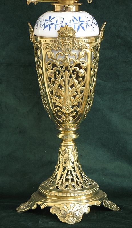 fig 1. BEAUTIFUL LARGE HIGHLY DECORATIVE EDWARDIAN SOLID BRASS OIL LAMP C1910