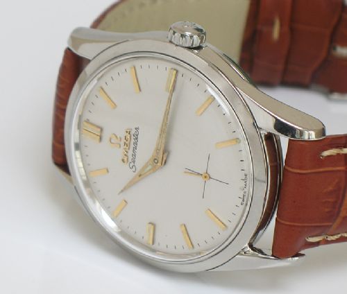 fig 4. RARE SUB SECONDS OMEGA SEAMASTER CALIBRE 267 MENS WATCH C1960