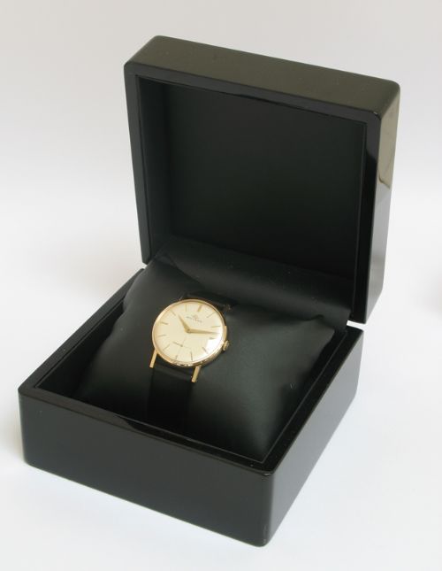 fig 7. SOLID 9CT GOLD MOVADO CALIBRE 125 MENS WATCH 1960
