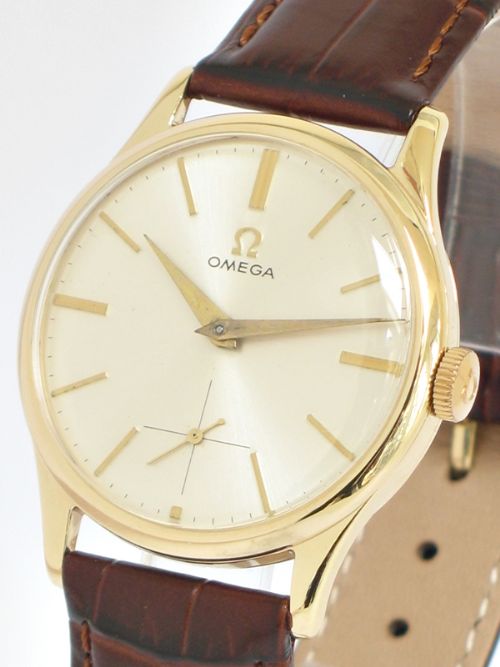 fig 2. STUNNING RARE SOLID 9CT GOLD OMEGA 30T2 MENS WATCH C1945-46