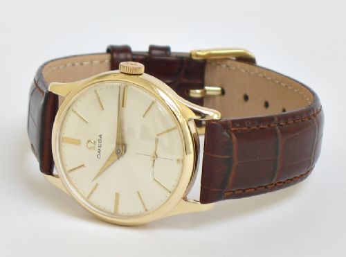 fig 5. STUNNING RARE SOLID 9CT GOLD OMEGA 30T2 MENS WATCH C1945-46