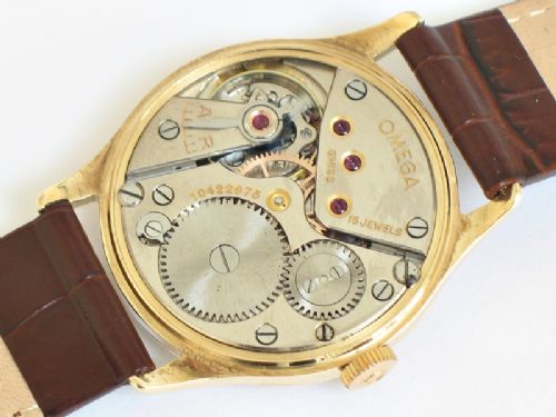 fig 6. STUNNING RARE SOLID 9CT GOLD OMEGA 30T2 MENS WATCH C1945-46