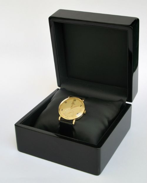 fig 9. RARE SOLID 14CT GOLD OMEGA 30T2 MENS WATCH C1947-48
