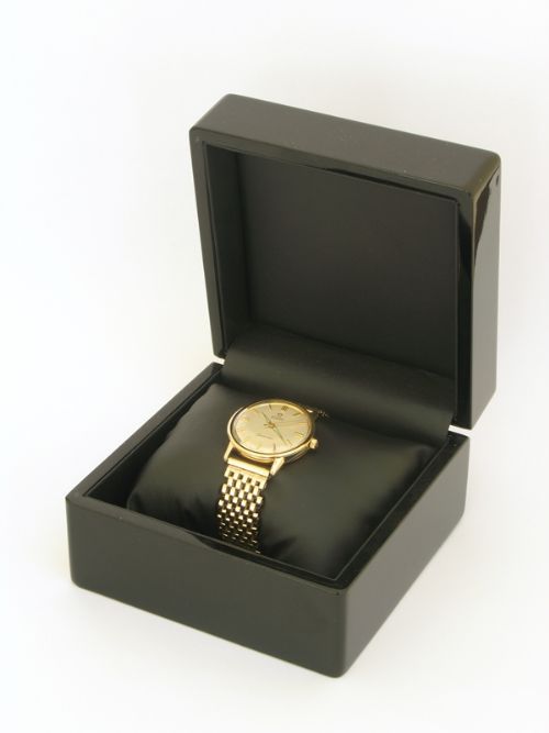 fig 8. RARE SOLID 9ct GOLD OMEGA SEAMASTER AUTOMATIC CALIBRE 552 MENS WATCH