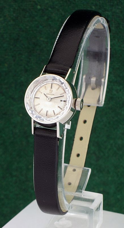 Exquisite Solid 18ct White Gold Omega Ladies Cocktail Watch