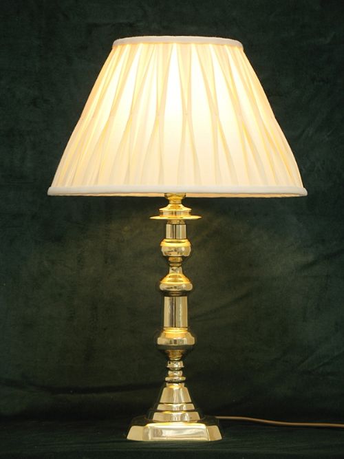 fig 2. BEAUTIFUL VICTORIAN SOLID BRASS DESK OR TABLE LAMP C1890