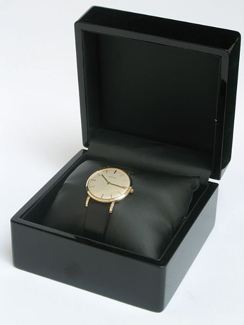 fig 6. STUNNING SOLID 9CT GOLD MARVIN MENS WATCH