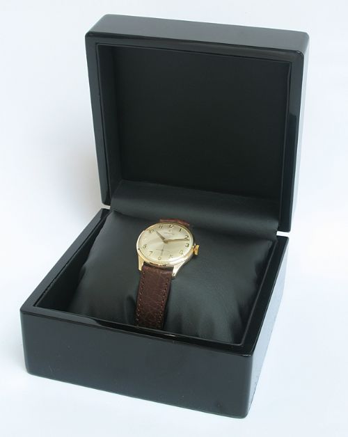 fig 4. SOLID 9CT GOLD ZENITH MENS WATCH