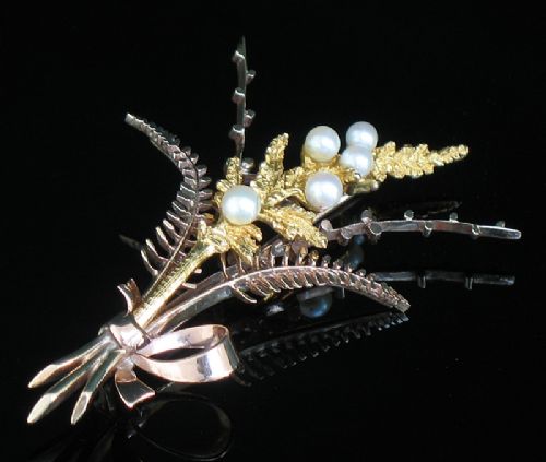 Beautiful Solid 9ct Gold and Pearl Brooch