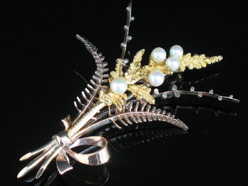 fig 1. BEAUTIFUL SOLID 9CT GOLD AND PEARL BROOCH