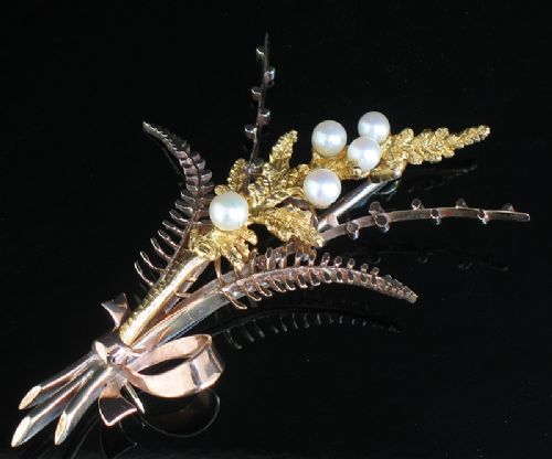 fig 2. BEAUTIFUL SOLID 9CT GOLD AND PEARL BROOCH
