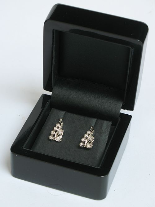 fig 2. EXQUISITE PAIR OF 14CT WHITE GOLD AND DIAMOND EARRINGS C1950