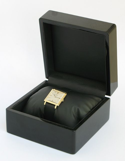 fig 8. CLASSIC SOLID 18CT GOLD SQUARE OMEGA DRESS WATCH 