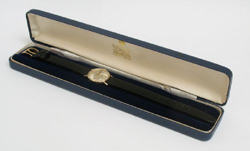 fig 7. EXCEPTIONAL SOLID 9CT GOLD LADIES WATCH BY GARRARD THE CROWN JEWELLERS