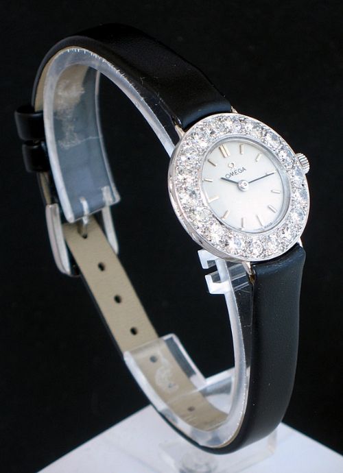 fig 2. STUNNING OMEGA PLATINUM AND 4CTS OF DIAMONDS LADIES ART DECO COCKTAIL WATCH
