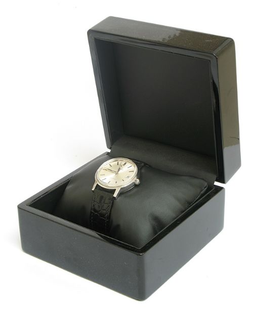 fig 5. SUPERB OMEGA GENEVE QUICK SET DATE MENS WATCH