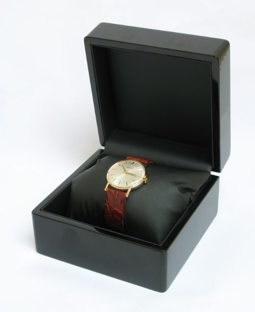 fig 6. SUPERB SOLID 9CT GOLD GARRARD MENS WATCH