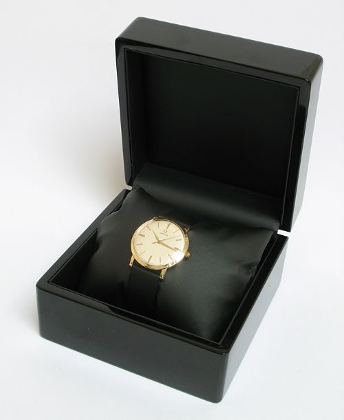 fig 7. STUNNING SOLID 9CT GOLD OMEGA CALIBRE 520 MENS SLIMLINE DRESS WATCH C1960