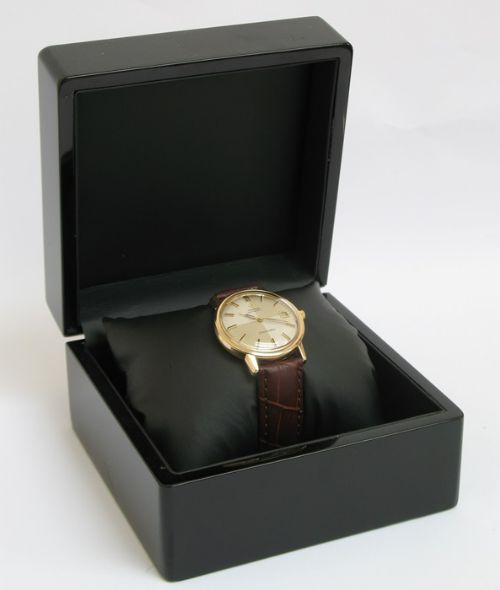 fig 8. STUNNING SOLID 9CT GOLD OMEGA SEAMASTER AUTOMATIC WITH HARLEQUIN DIAL MENS WATCH