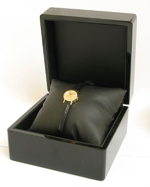 fig 7. BEAUTIFUL SOLID 18CT 18K GOLD INTERNATIONAL WATCH COMPANY IWC LADIES COCKTAIL WATCH
