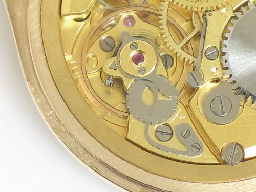 fig 7. WONDERFUL SOLID 9CT GOLD ZENITH CALIBRE 106-50 MENS WATCH C1952