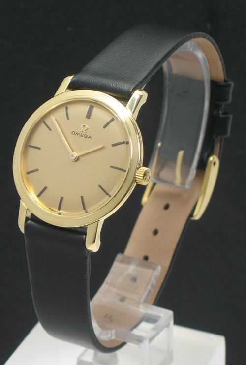 fig 1. BEAUTIFUL LARGE DIAL SOLID 18CT GOLD VINTAGE OMEGA LADIES WATCH